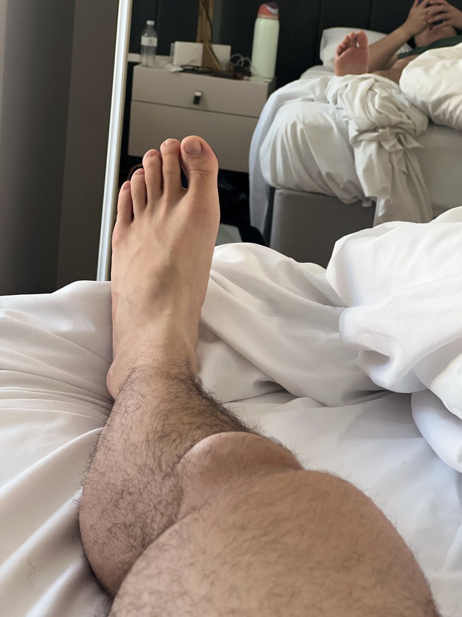 sydneymalefeet