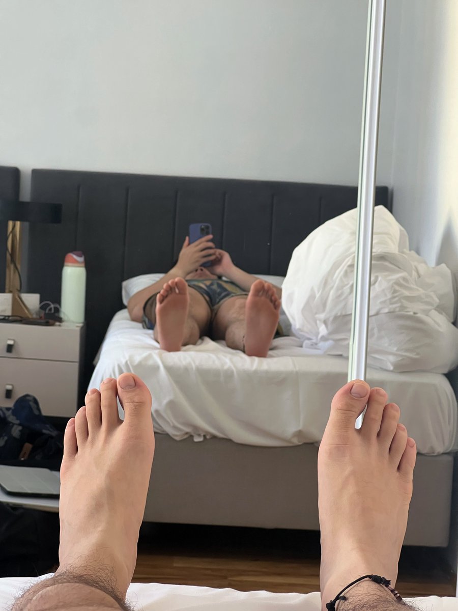 sydneymalefeet