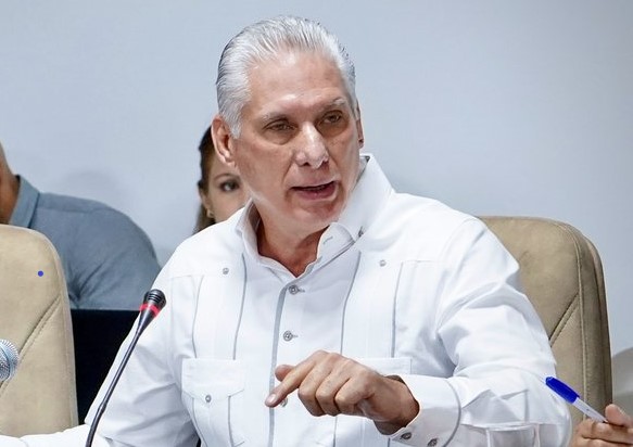 @SecGFMC (@teresaboue) on Twitter photo El Presidente de #Cuba <a href="/DiazCanelB/">Miguel Díaz-Canel Bermúdez</a>, afirmó que la Revolución Cubana no oculta sus problemas, los enfrenta con ética y justicia social, incluso en medio de circunstancias extremas.
#MujeresEnRevolución
#YoSigoAMiPresidente El Presidente de #Cuba <a href="/DiazCanelB/">Miguel Díaz-Canel Bermúdez</a>, afirmó que la Revolución Cubana no oculta sus problemas, los enfrenta con ética y justicia social, incluso en medio de circunstancias extremas.
#MujeresEnRevolución
#YoSigoAMiPresidente