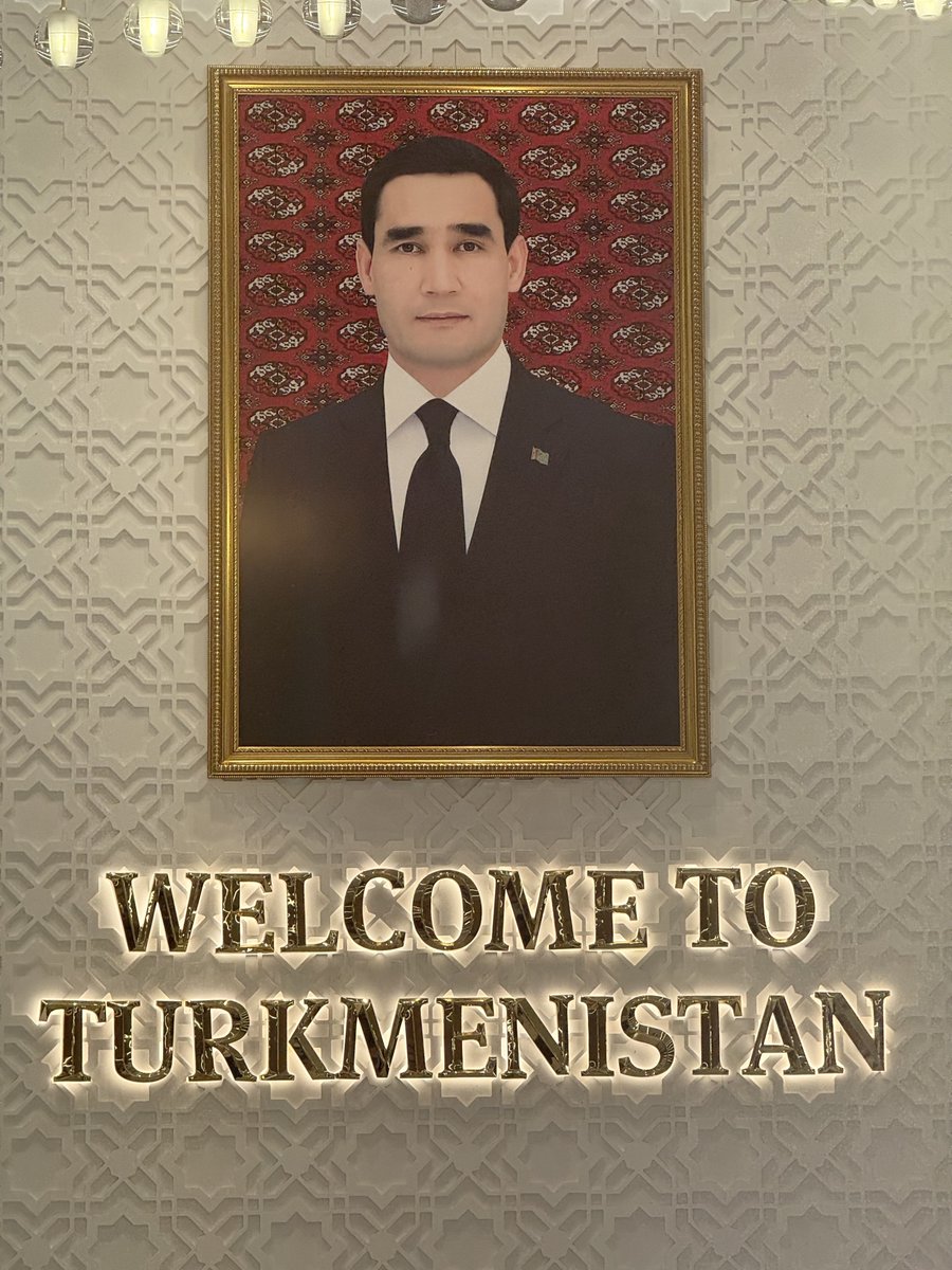 sndb_21's tweet image. トルクメニスタンパビリオンに来た。
アハルテケの原産国だから馬の展示もある。独裁国家の権威ドヤァですごくささる展示ばかりだった。これは必ず行くべき。