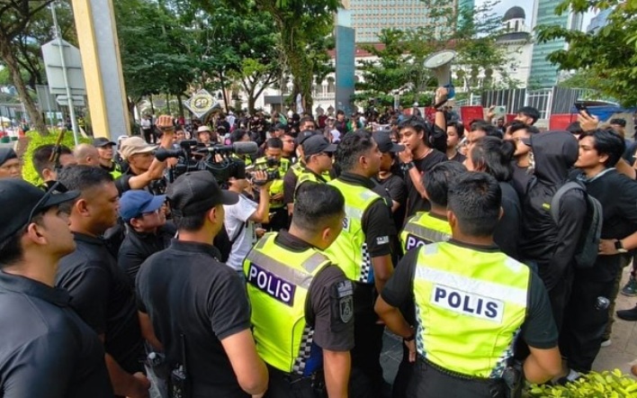 CIVICUSMonitor's tweet image. 🇲🇾#Malaysia: The state of #civicspace is rated as 'obstructed'.
In 2025, the @anwaribrahim government has continued to use the police and restrictive laws to criminalise dissent, ban books and harass protesters
Our latest update: web.civicus.org/MalaysiaJuly20…