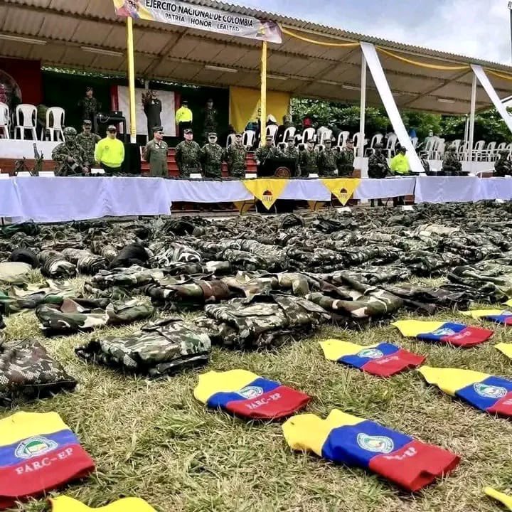 #Primicia : de acuerdo a funcionarios del gobierno Petro en Tibú, Norte de Santander, se entregaron 83 narcoterroristas del frente 33 FARC que delinquían en Magdalena medio.

Parece ser es una desmovilización ficticia de bandidos de la primera línea escogidos para el show.