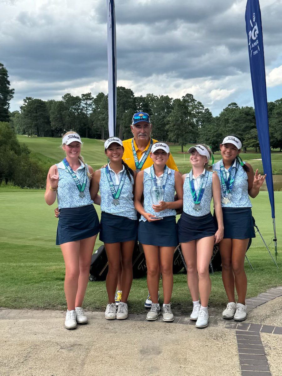 AHISD's tweet image. #MulesUp for our AH-mazing girls golf team!! 🐴🆙
 
They’re coming home as the 2nd place team in the nation after 3 days of competition at the PGA National High School Golf Invitational at Pinehurst! ⛳️⛳️ 

Michelle Lee also won first place individually after a one hole playoff!