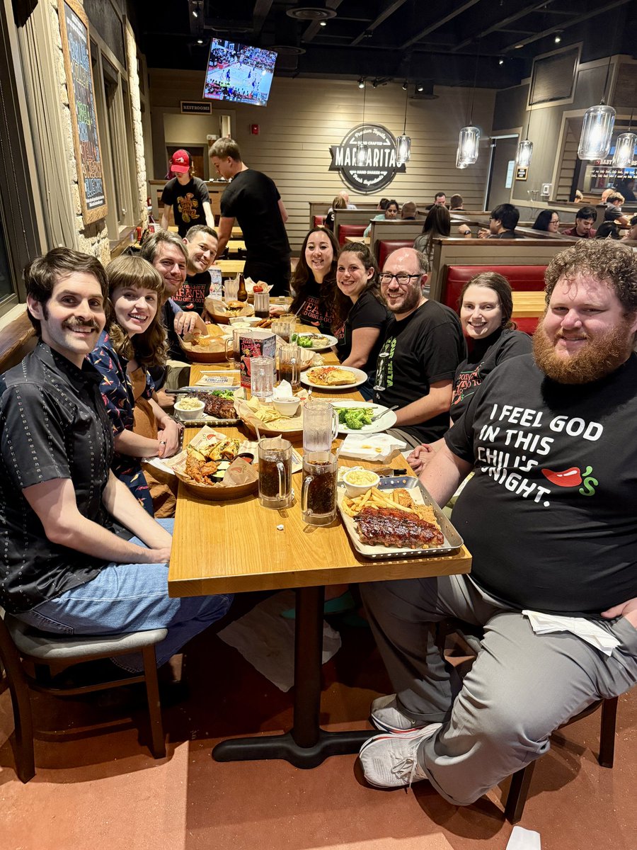 PeterSaccoDC's tweet image. Celebrating my 32nd birthday with great friends at @Chilis! 🌶️