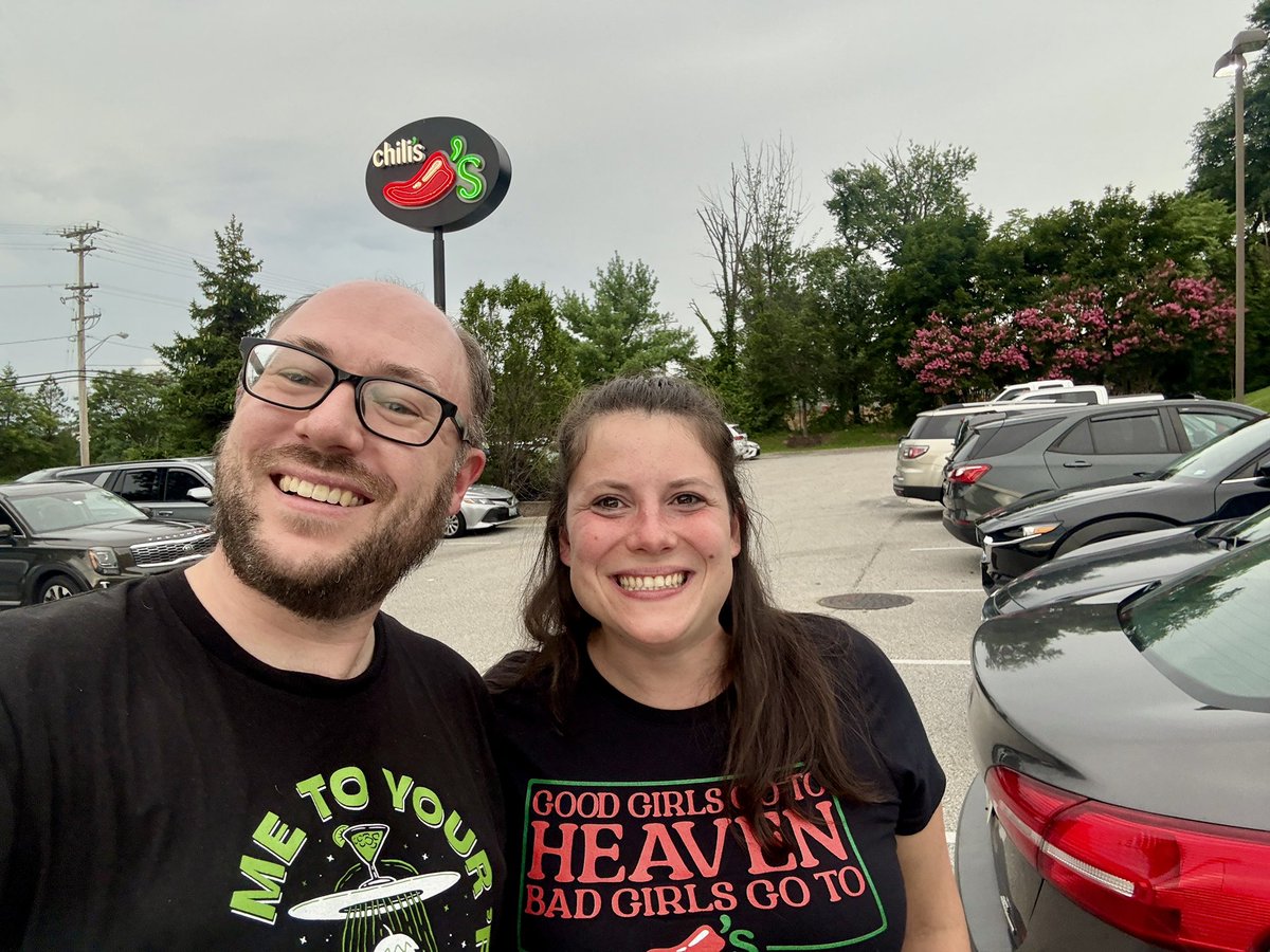 PeterSaccoDC's tweet image. Celebrating my 32nd birthday with great friends at @Chilis! 🌶️