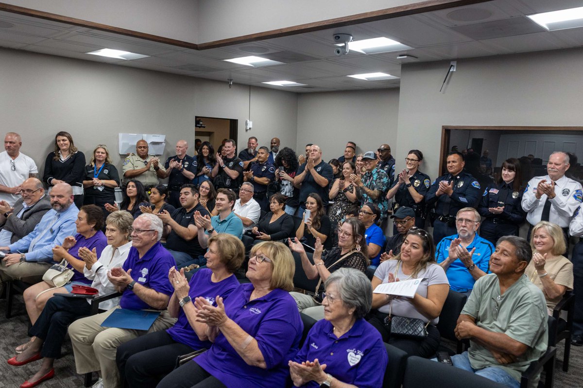 BeaumontCA_PD's tweet photo. Join us in welcoming our new Chief of Police, Christopher Ramos! 🙌✨ With 19 years at Beaumont PD, rising through every major division to Captain, his leadership and dedication to our community are unmatched. Congratulations, Chief Ramos! 🎉 #BeaumontPD https://t.co/0wBeBJSCsZ https://t.co/Rnf31W6hA4