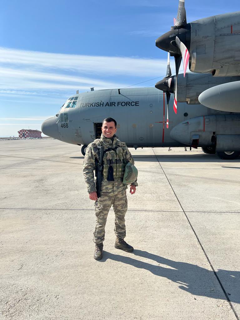 Sensizliğin kimsesizliğini kabullenmek 3 yılımı aldı. Gelemeyeceğin yolu beklemeye bir ömür verdim..
17.07.2022🇹🇷