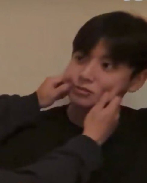 ถ้าการบีบแก้มน้องจองกุกคือกีฬา พิ่ๆมักเน่ไลน์คือได้เหรียญทองเต็มคอ ก้ดูแก้มอัยอ้วม😭😭😭😭😭😭😭😭😭😭😭 มีหน่วยเป็นโมจิ ใครจะอดใจไหว😭😭😭😭😭😭😭🤏🏻🤧