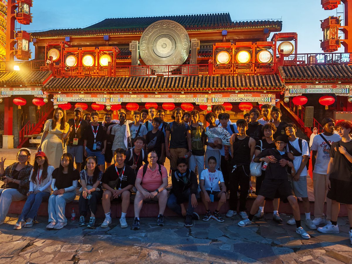 9MEP China Trip: Summer holidays, Summer Palace, Summer weather? Two of these things were true. The students had a great time exploring Kunming Lake and the palace grounds. Later, they visited and shopped around the famous Qianmen Night Market <a href="/DartfordGS/">Dartford Grammar</a> <a href="/MEP_Excellence/">Mandarin Excellence Programme</a>