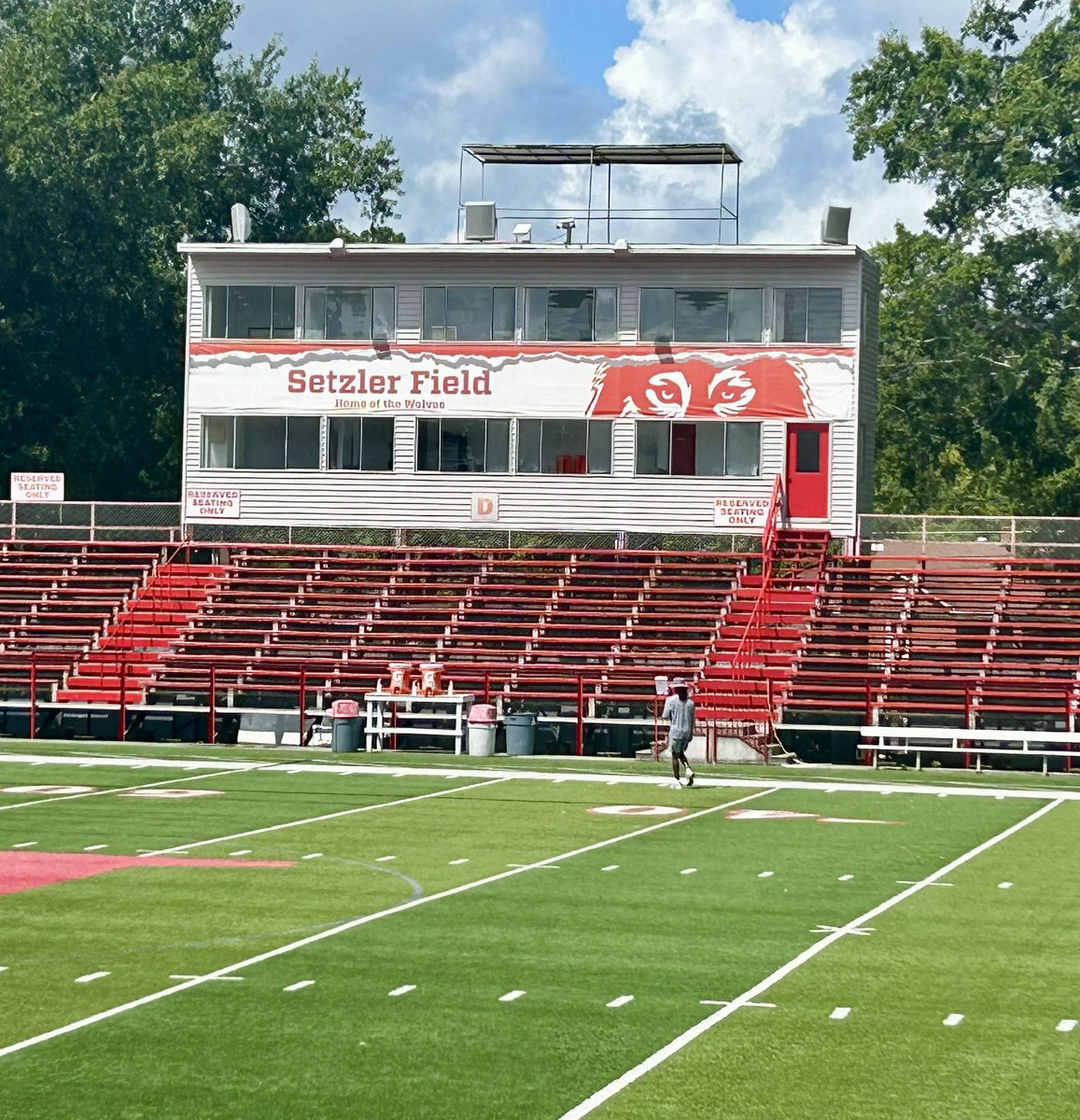 Andrewjw65's tweet image. Thank you @CoachKnightNC and @FloarsRandy for a great day @Newberry_FB camp today really enjoyed the competition went 6-0 in 1v1s.