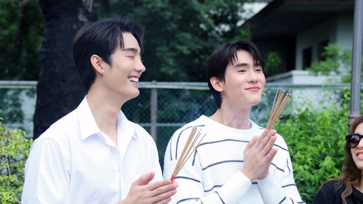 MelodyOfSecrets's tweet image. เสียใจ ลงรูปไม่ทันน้อววบทเพลง
แต่เปิดกล้องจริงๆ แล้วน้า
ฝากเป็นกำลังใจให้
#MelodyOfSecrets
จาก
#gmmtv
ด้วยนะคะ ❤️