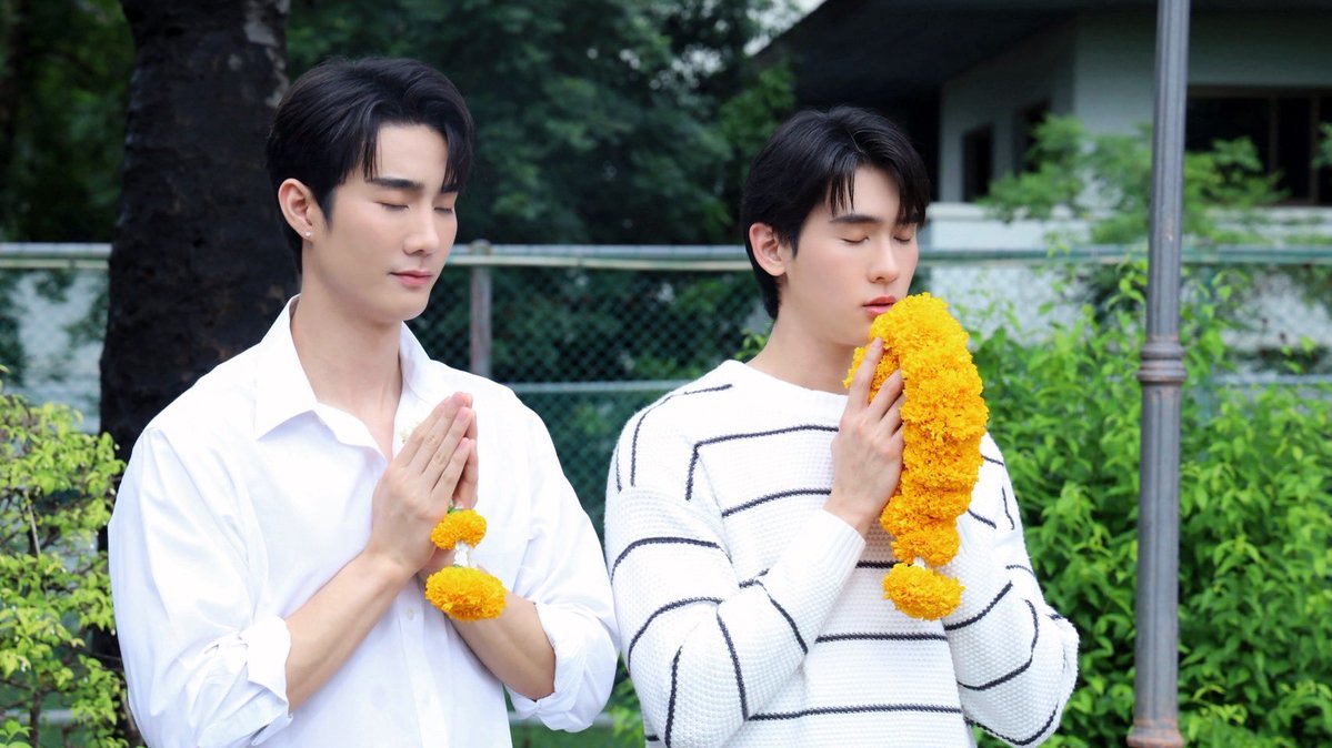 MelodyOfSecrets's tweet image. เสียใจ ลงรูปไม่ทันน้อววบทเพลง
แต่เปิดกล้องจริงๆ แล้วน้า
ฝากเป็นกำลังใจให้
#MelodyOfSecrets
จาก
#gmmtv
ด้วยนะคะ ❤️