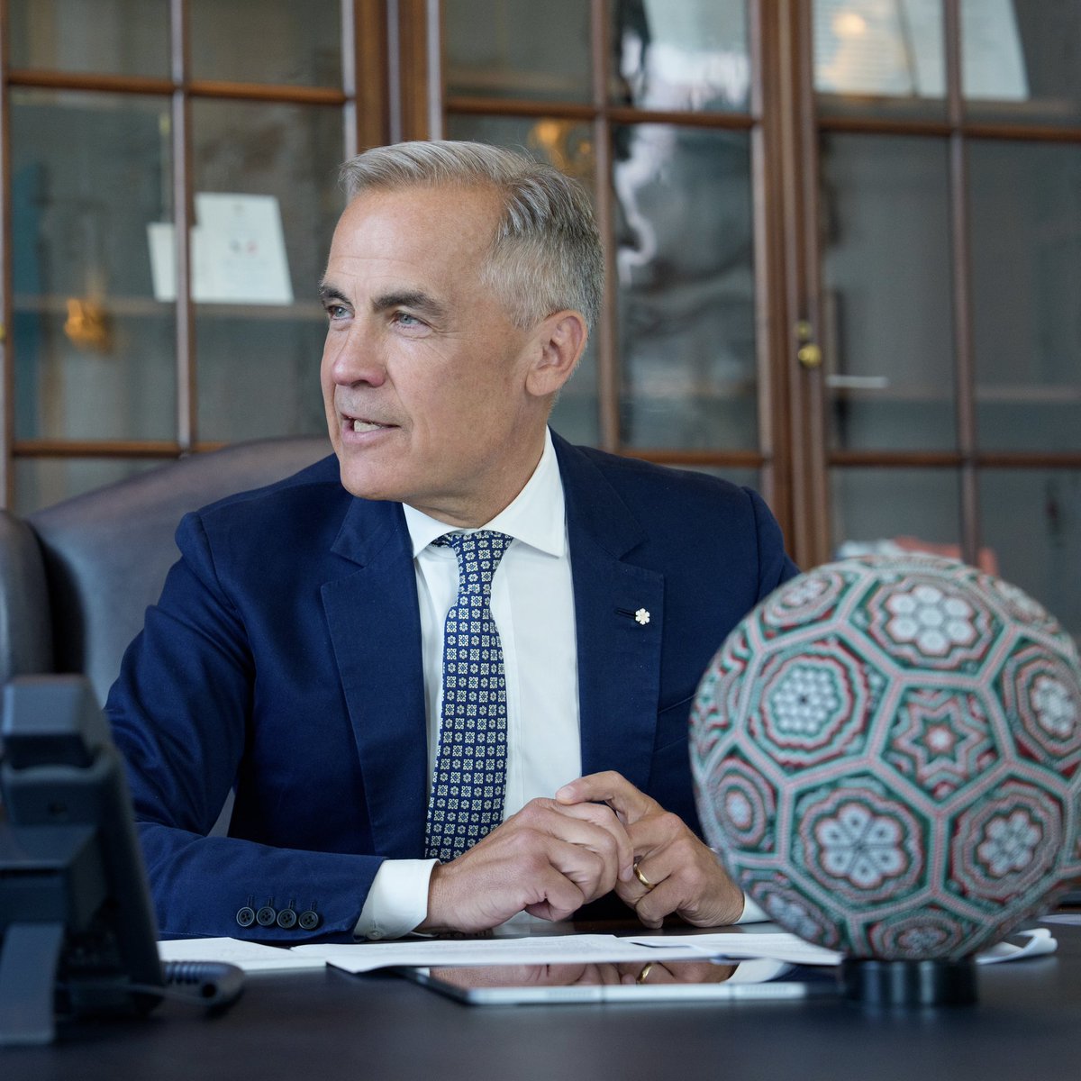 J’ai eu le plaisir de m’entretenir avec la présidente Sheinbaum hier. J’ai même apporté le ballon de soccer qu’elle m’avait offert au G7 pour l’occasion.

Je me réjouis du travail qui nous attend, y compris l’organisation conjointe de la Coupe du monde de la FIFA en 2026.