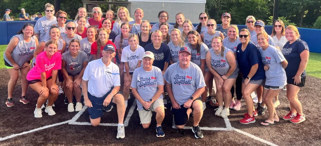 BNLAthletics1's tweet photo. BNL softball celebrates 42-year family history with Alumni Night https://t.co/gtiI114RIF @BNLSoftball @BradGilbert44 @SCAIndiana https://t.co/bAXiC0lYzq
