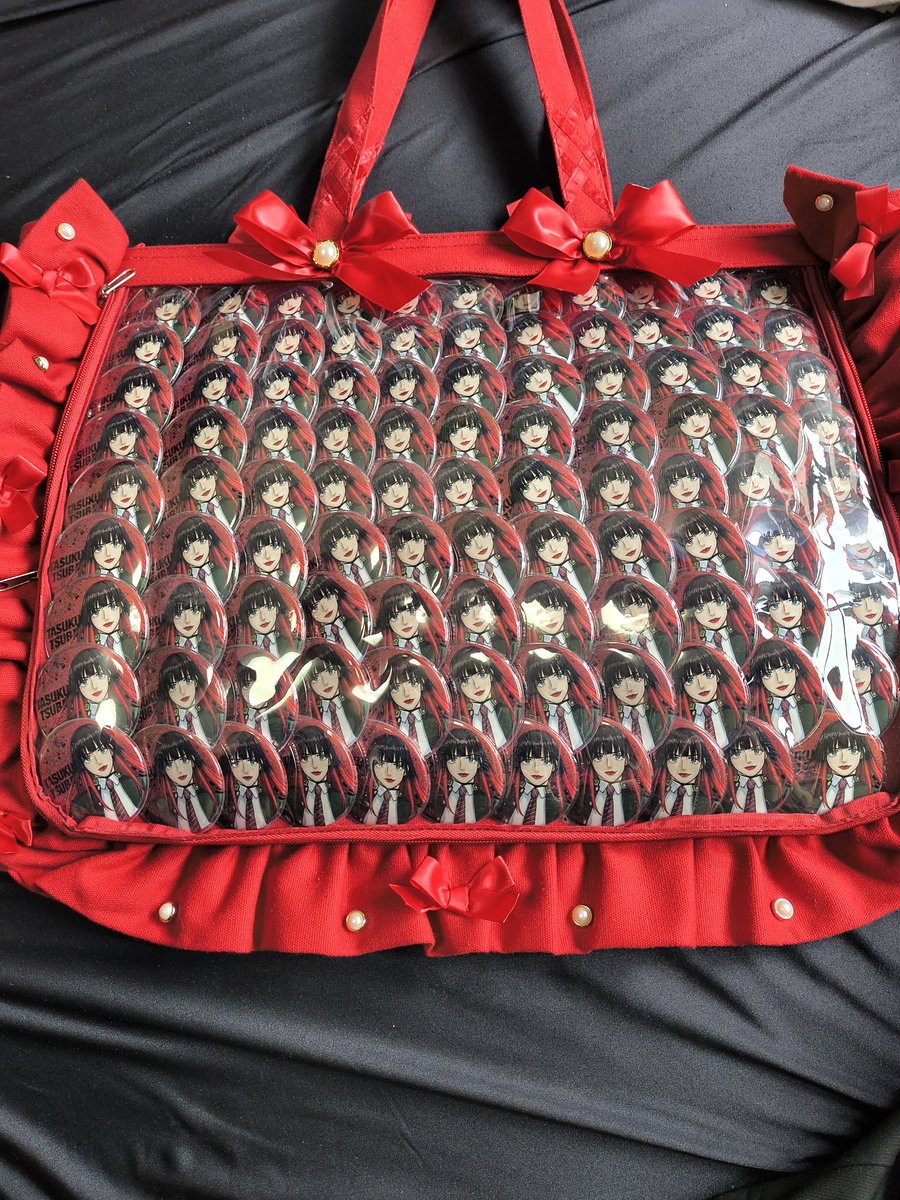 遂に！痛バ完成しました🥰 初めて痛バ作りました。 A3で、9×11で99個