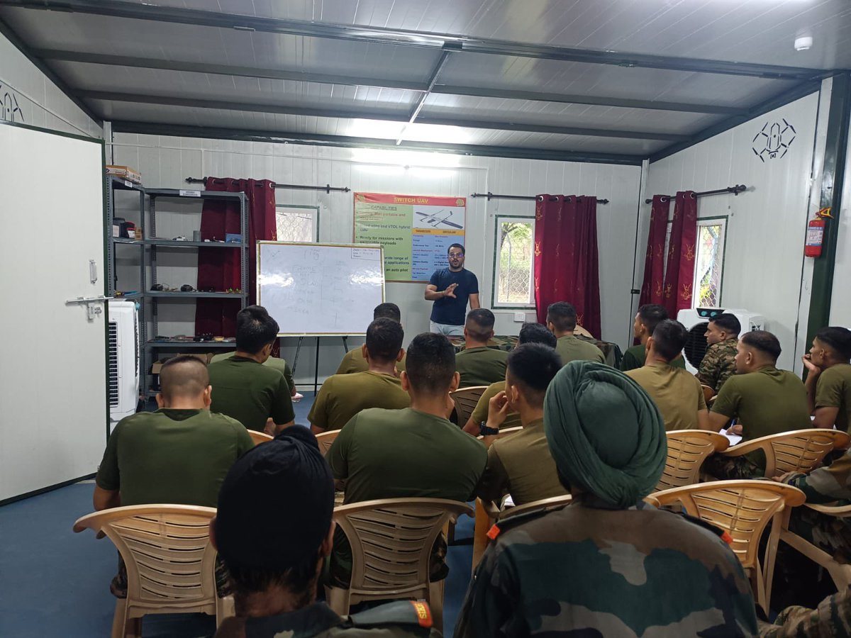 VajraCorps_IA's tweet image. #StrongAndCapable
#IndianArmy ਦੇ #Atmanirbharta ਵਿਜ਼ਨ ਅਨੁਸਾਰ, #PantherDivision ਨੇ ਉਦਯੋਗਕ ਵਿਸ਼ੇਸ਼ਗਿਆਨੀਆਂ ਨਾਲ ਮਿਲ ਕੇ ਇੱਕ ਵਿਸ਼ਤ੍ਰਿਤ ਡਰੋਨ ਟਰੇਨਿੰਗ ਕੈਪਸੂਲ ਆਯੋਜਿਤ ਕੀਤਾ — ਜਿਸ ਵਿੱਚ ਓਪਰੇਸ਼ਨ, ਮੁਰੰਮਤ, ਨਿਰਮਾਣ ਅਤੇ ਕੋਡਿੰਗ ਨੂੰ ਕਵਰ ਕੀਤਾ ਗਿਆ।
ਇਹ ਟਰੇਨਿੰਗ ਭਵਿੱਖ ਦੇ ਜੰਗੀ ਮੈਦਾਨ ਵਿੱਚ ਡਰੋਨ ਦੀ ਸਮਰਥਾ ਨੂੰ…