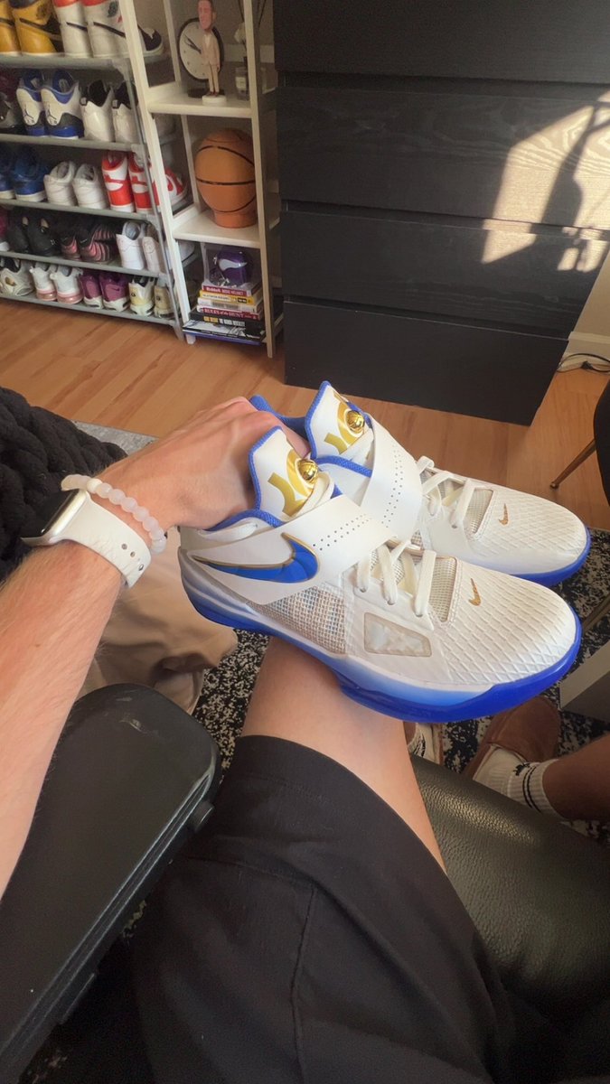 I’ve run through 3 pairs of KD 4’s and I’m on my 4th.

Best hoop shoe to ever do it 🗣️🎙️