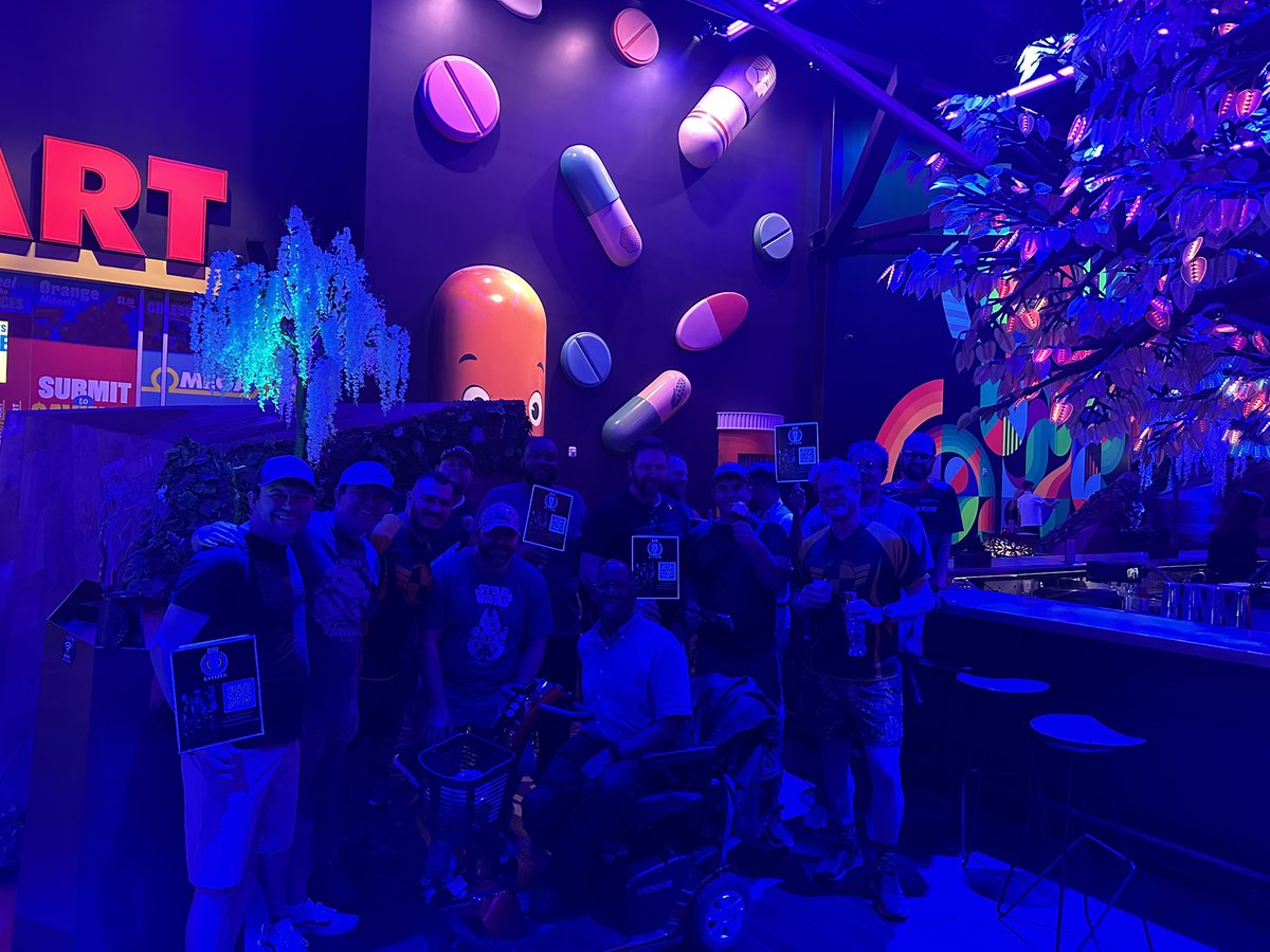 NicAtNight8's tweet image. Finally recovered from an amazing @RobertsSpaceInd #StarCitizen @barcitizensc and @QuantumVegas event.. as expected I’m terrible at taking photos, often running around or writing codes on the back of cue cards to giveaway. It was great to see you all! Onto the next one!!🚀🚀🚀