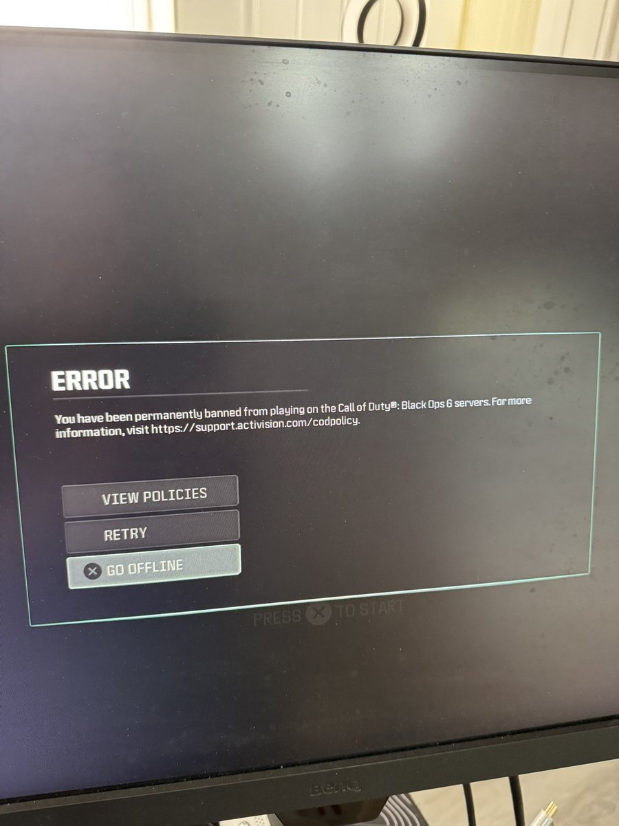 kobesetic's tweet image. I keep getting this mysterious message everytime I log into Cod? What do I do chat? 🤔