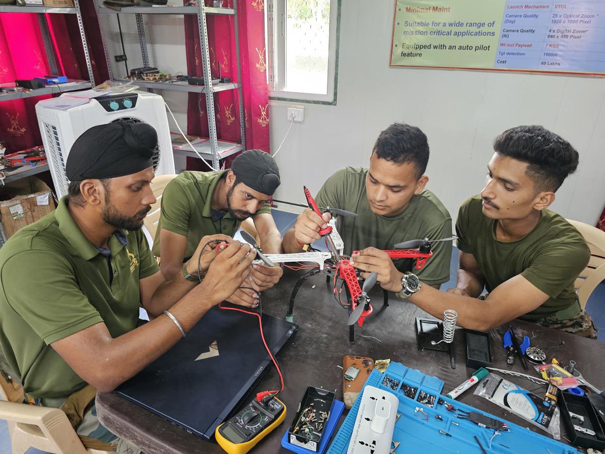 VajraCorps_IA's tweet image. #StrongAndCapable
In line with the #IndianArmy’s vision of #Atmanirbharta, #PantherDivision conducted a comprehensive drone training capsule with industry experts — covering operations, repair, fabrication &amp;amp; coding.
The training sharpened skills &amp;amp; confidence for leveraging drones…
