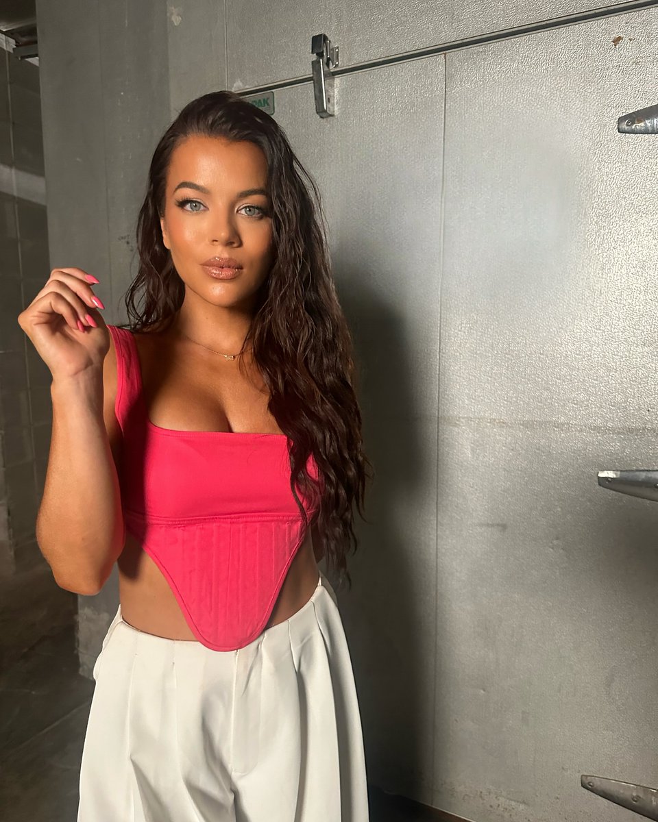 Pinktastic Chaos Queen <a href="/Jackie_Redmond/">Jackie Redmond</a> 😍💗🎵