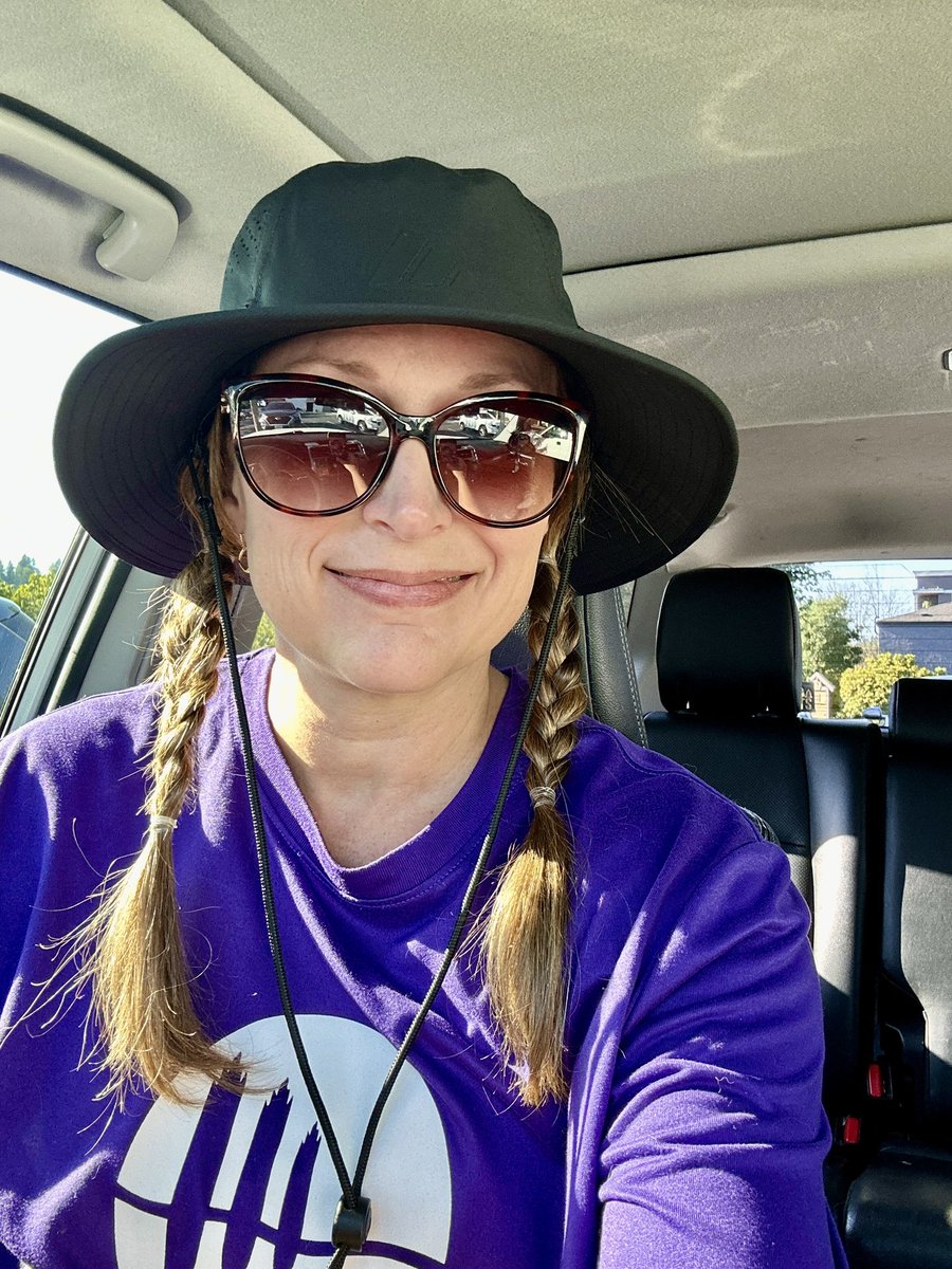 weatherchaser5's tweet image. I don’t care how stupid the hat looks, it is keeping the sun out of my eyes for the event tonight 📸📸