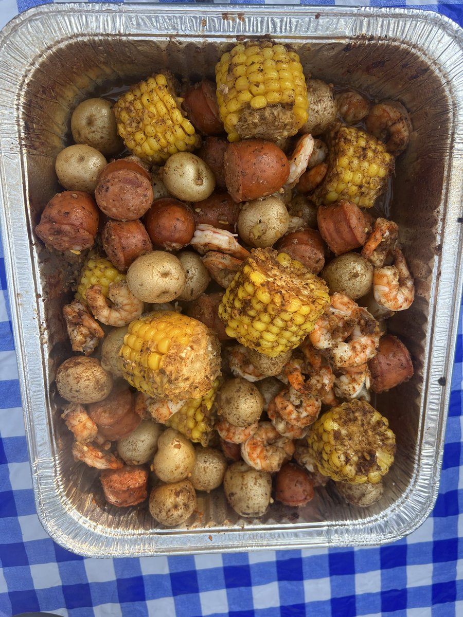 thebeard71's tweet photo. Getting our summer home more livable, and my smoking hot wife made this delicious shrimp boil, can’t beat this life https://t.co/gRw65Y82xR