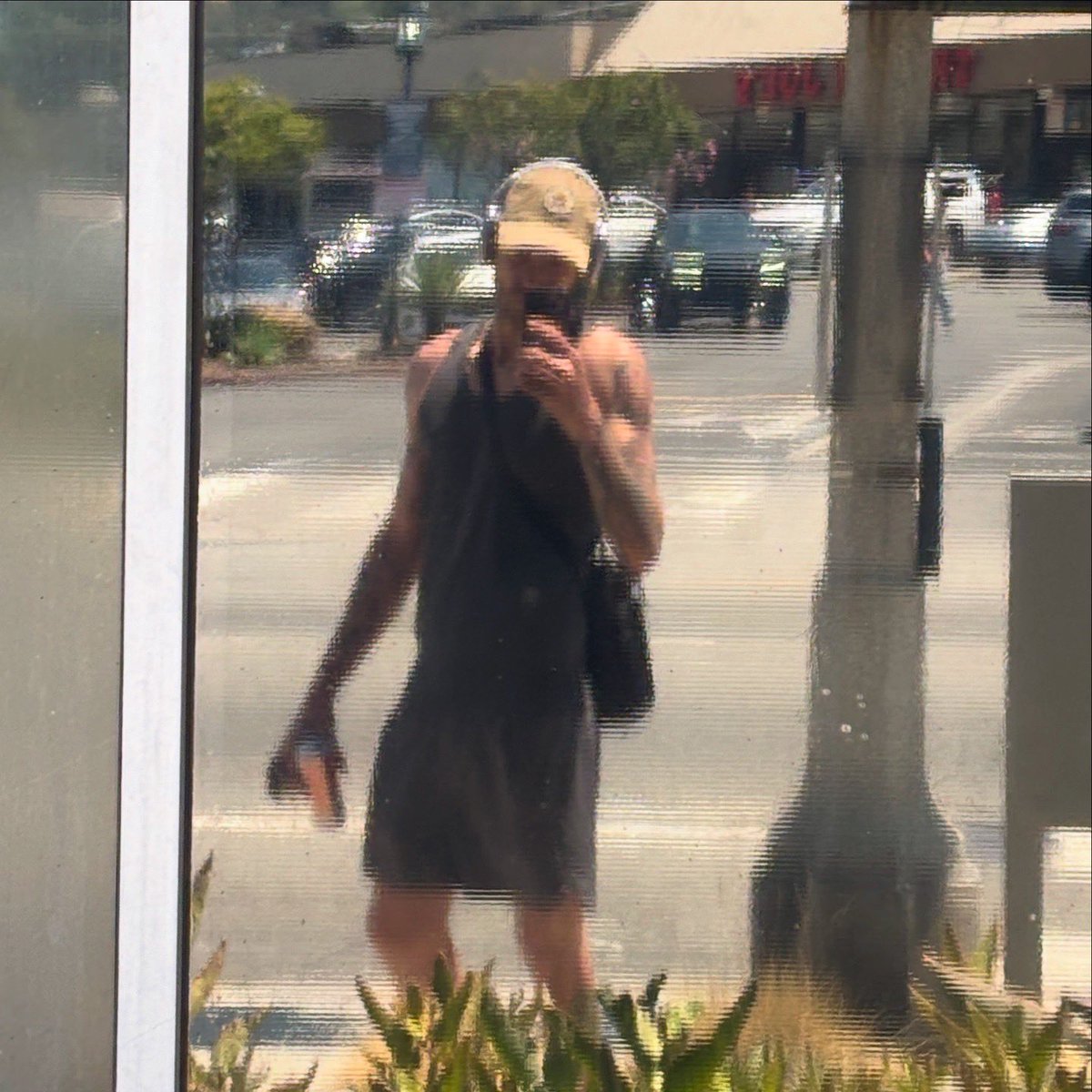 elijahdaniel's tweet image. officially a year of going to the gym every day and it’s kinda lowkey working