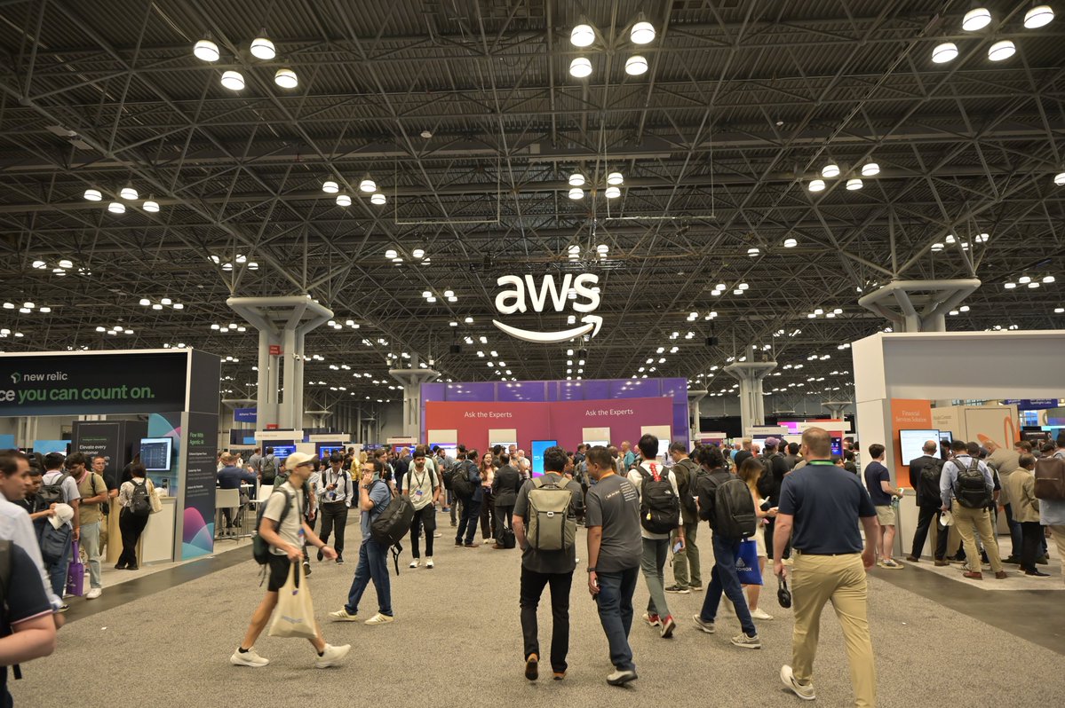 dify_ai's tweet image. Just wrapped an incredible day at AWS Summit New York City! 🗽

Our team loved meeting everyone who dropped by the Dify booth and swapping ideas on building production-ready agentic workflow at scale.

Big thanks to everyone who chatted, grabbed a demo, or shared their AI…