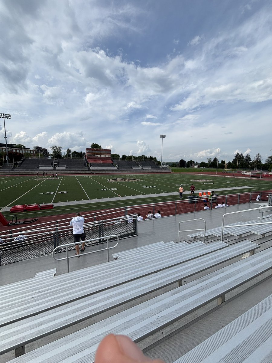 J_SerranoRoss's tweet image. Had a very great day today at @KUBearsFootball Prospect camp! Some great competition and learned a lot of techniques! Really looking forward coming up for a game in the fall and to tour campus again!
@CoachTaylor_OL @KUHC_Clements @CoachWinicov @Coach_Ditti @CoachDaignault
