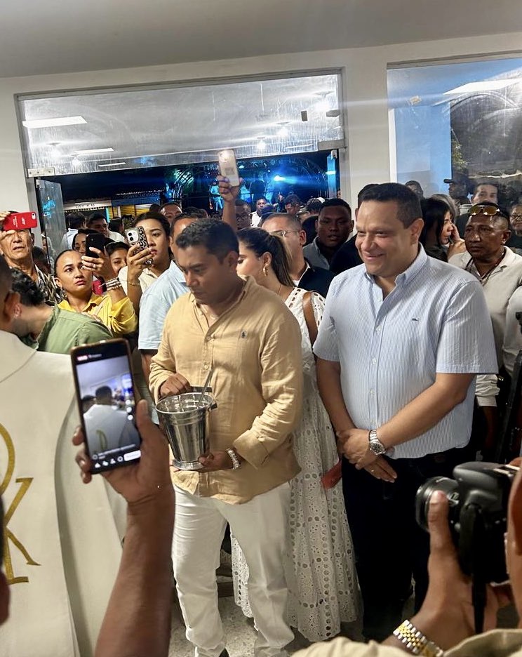 Hoy en el Día de la Virgen del Carmen, patrona nuestra, acompañamos al alcalde de Maicao Miguel Felipe Aragón en la procesión  en devoción de nuestra madre y la inauguración de las nuevas instalaciones de la Alcaldía Municipal bajo la bendición de nuestra patrona.