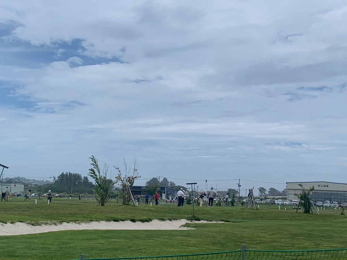 goahead_shigeru's tweet image. 2019年3月10日に開館した東日本大震災遺構・伝承館、本日35万人目のご来場者をお迎えしました。宮崎県から来た山鹿さんご夫妻はきゅうり🥒の専業農家さん。真夏の3ヶ月はハウス内が暑いので完全休業と決めていて、毎年長旅に出るそうです👍今回は北海道への道中に寄って頂きました🙇🏼‍♂️