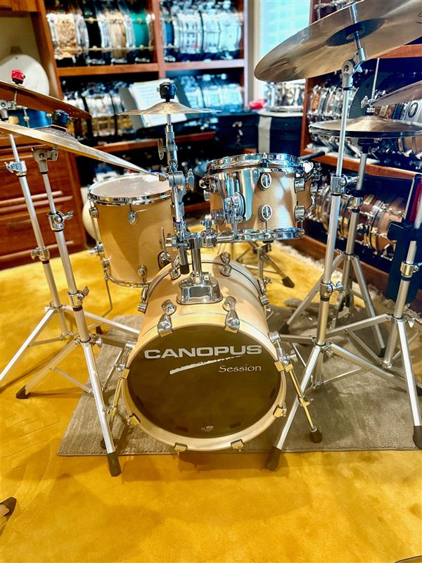 Never before has so much “clean power” been available from a small size drum set.

[Session Kit]
canopusdrums.com/en/product/ses…

#canopus #canopusdrums #designedtobedifferent #canopussessionkit #canopusartist