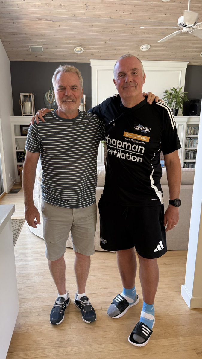 rungeordierun's tweet image. Huge thanks to Jane and Phil for taking such great care of me in their lovely home at Costa Mesa. What a fantastic end to a horrendously tough few months. That’s just what I needed.