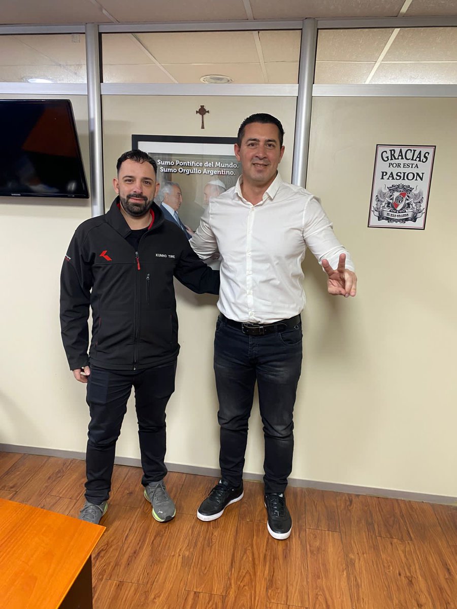 Gracias <a href="/Sergio_OrtizOk/">Sergio Ortiz</a> por abrirme las puertas del sindicato de comercio la casa de los trabajadores.
Hoy despues de una charla que tuvimos elijo sumarme a tu equipo para seguir cumpliendo los deberes de Delegado Gremial.
Muchas gracias.