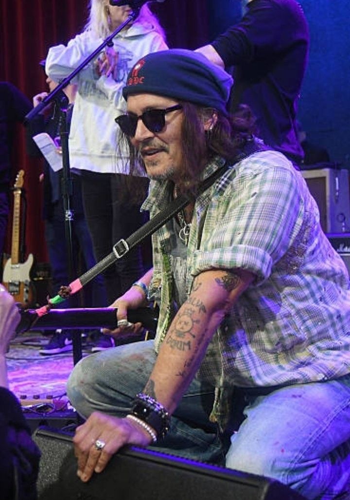 DeppChrist82108's tweet image. I don鈥檛 want you to be fan I want you to be my loving woman鉂わ笍.If you really love me proof it to me, by saying I love you Johnny Depp 鉂わ笍I promise I will try to be the man you want 鉂わ笍 if you promise to love me unconditionally.