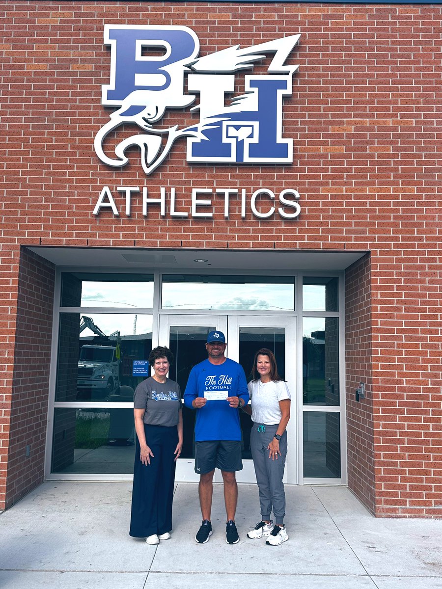 📣 Big day!!Today, the Barber’s Hill Athletic Booster Club proudly presented Coach Simper with a check for over $35,000 — funds that will be divided among all boys’ and girls’ athletic programs to support our incredible student-athletes.Oh! And Happy Birthday to Coach Simper!! 🎂