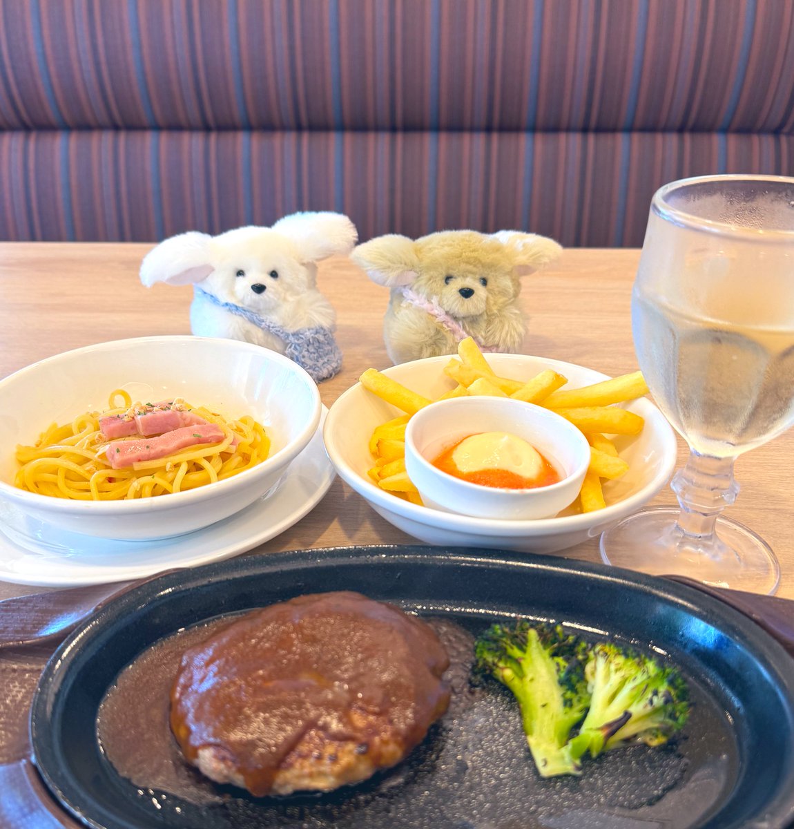 健診終わりに超久しぶりにガスト来たんだけどなんかちょっと小さいサイズ選んで酒も飲めるやついいね🤔