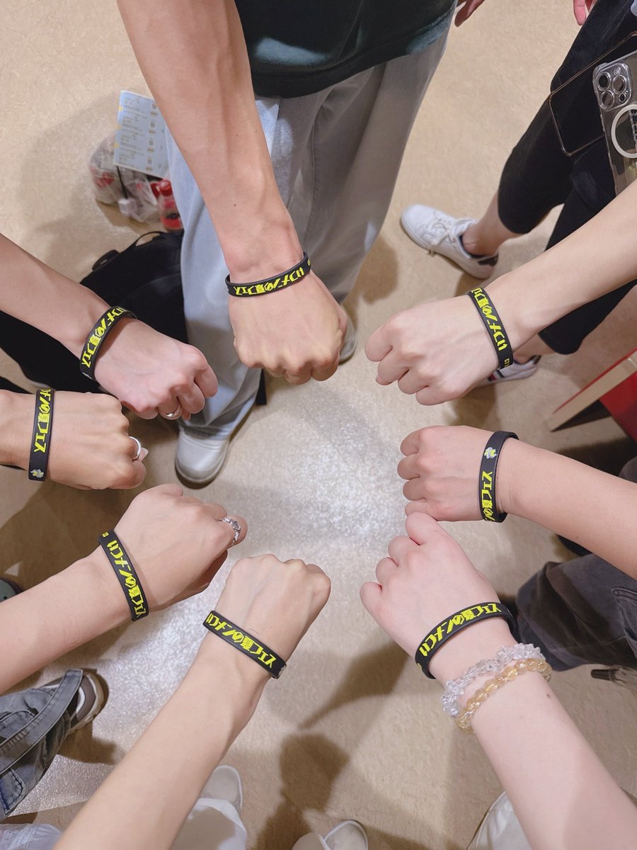ataro_oooo's tweet image. 昨日は8月13日にやるイベントのリハをしてきたよー🕺

1部では来た人参加型のゲーム大会で大盛り上がり🎮←景品あり
2部は新曲披露や劇、そしてバレエやアクロバットなどのステージshow!!

そしてこのイベント限定のここでしか手に入らないグッズも⭕…