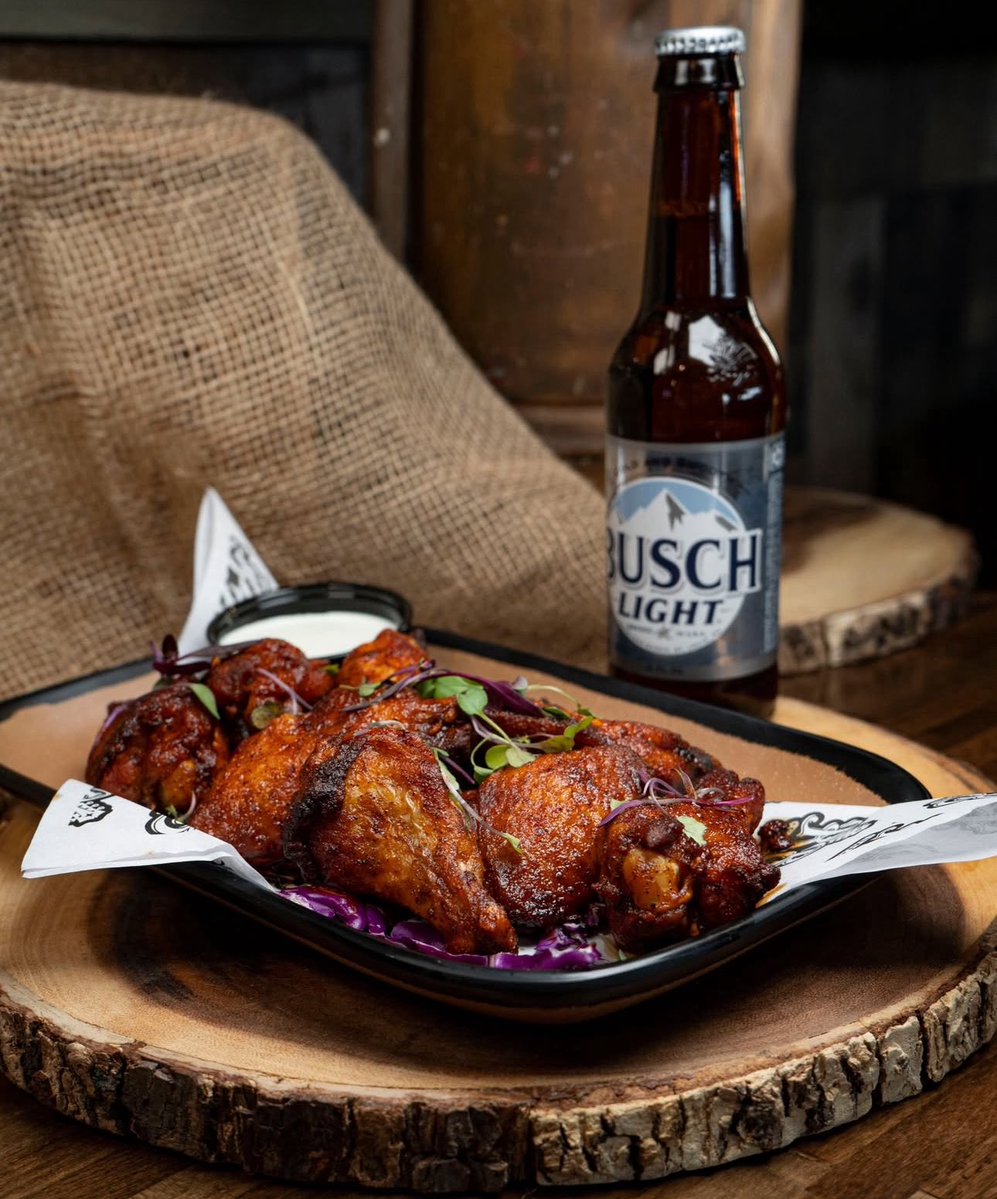 Chefmarkcoakley's tweet image. Beer Brined Wings 👀 super delicious and tender . #FoodieLife #chickenwings #bbq