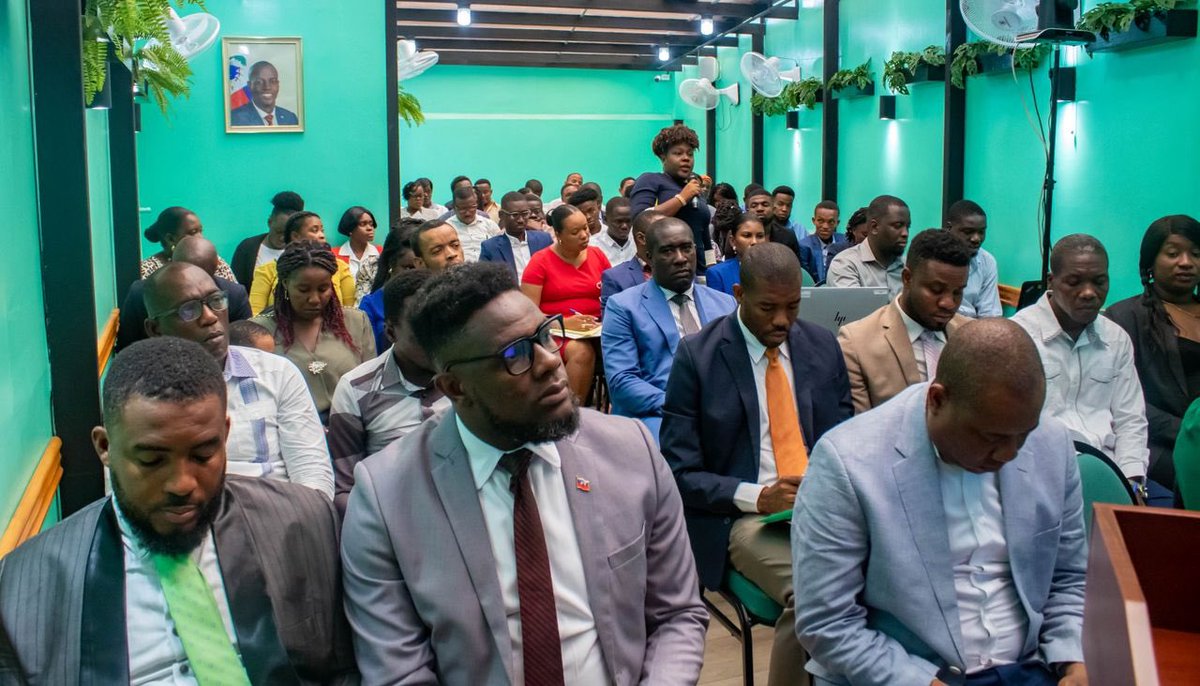 Le CDD-OUEST-1 est honoré d’avoir pris part aux 3 jrnées de formation et d’orientation stratégique animées par le Dr Claude Joseph,au bénéfice des cadres du parti.Une étape essentielle pour renforcer notre engagement,affiner notre vision politique et consolider notre leadership.