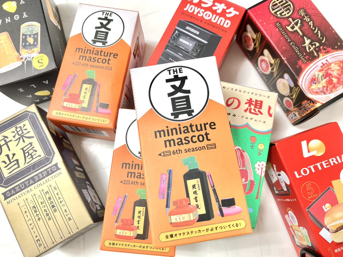 #文具好き さんの心と #ミニチュア好き さんの心を鷲掴み💕 #ミニチュア文具 販売してまぁーす🗂️📒
クオリティがめちゃ高いからアレもコレも欲しくなっちゃう✨どのくらい小さいかは是非店頭で😊
#キングジム