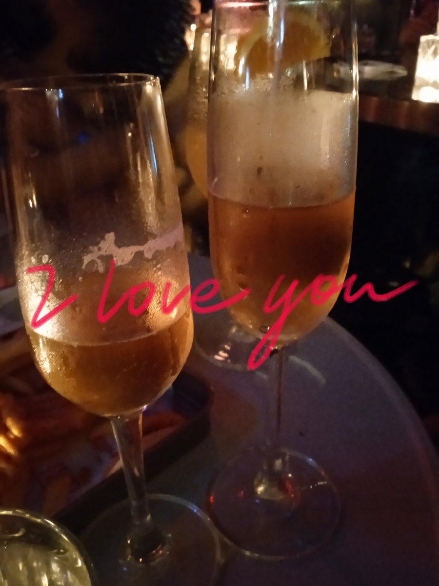 คืนวันศุกร์,เสาร์นี้ ว่าจะไปหาที่นั่งดื่ม นั่งฟังเพลง มีเพื่อนๆคนไหนว่าง ไปด้วยกันมั้ย จากนั้นค่อยว่ากัน ใครว่างใครสนใจ ทักมาคุยได้เลยนะ