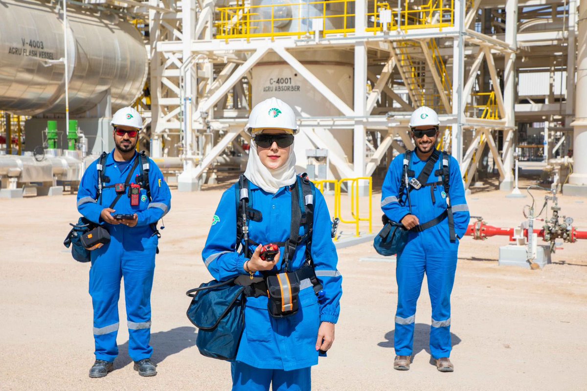 #صباح_الخير،
نستفتح هذا اليوم بهدوء العمانيين وسموّ أخلاقهم، متوكلين على الله، عاملين بصبرٍ وثبات، سائلين المولى أن يكتب لنا فيه الخير، ويوفقنا لما فيه نفع لأنفسنا ووطننا.
يومكم طمأنينة ووقار.