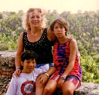 ANIVERSARIO;hoy,como todos los meses para esta fecha, te 
subo alguna oracion,algunas palabras algo q me haga recordar los momentos de felicidad q vivimos, junto a mamá y a Franco,Dios esta con nosotros y nunca nos va a abandonar, te quiero!