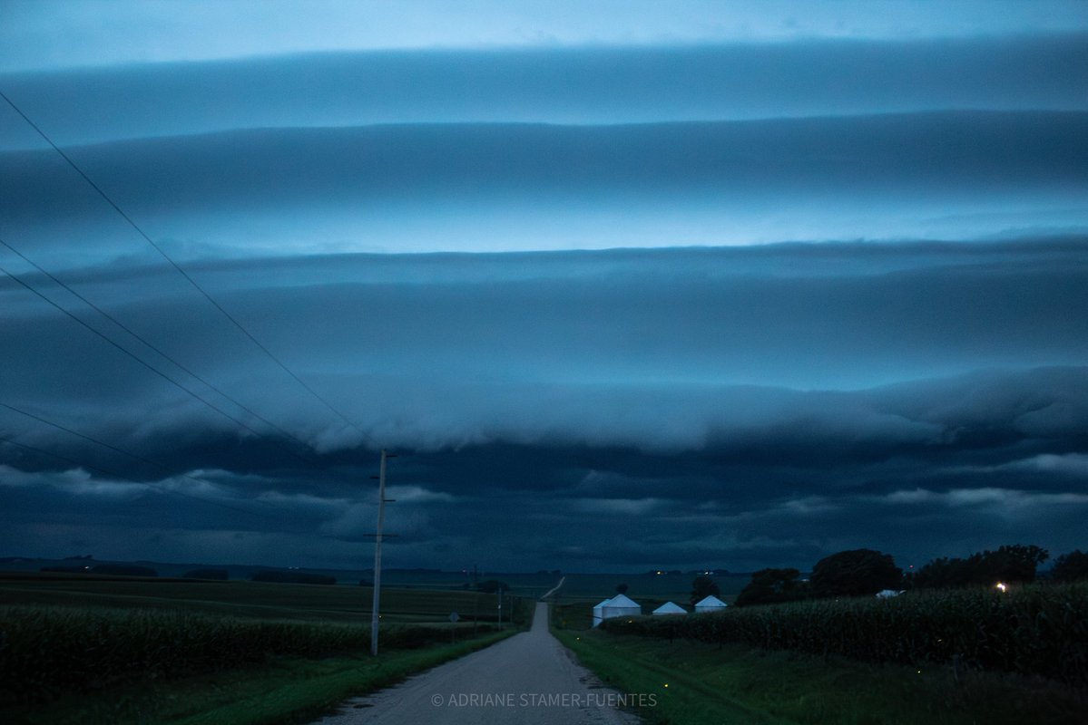 adrianestamerwx's tweet image. A shelf cloud looms over farmland. #iawx #wxtwitter