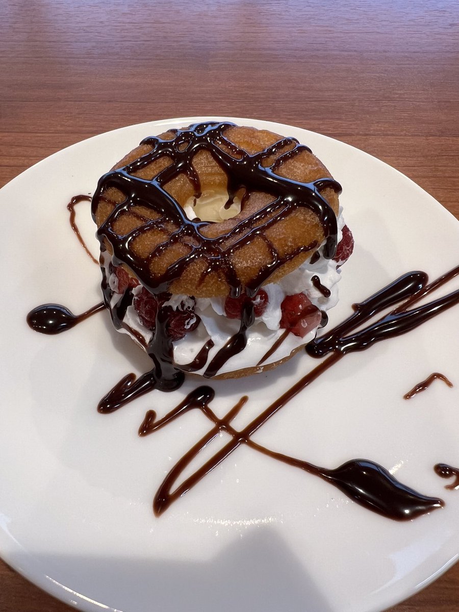 CafeSfbc's tweet image. おはよう御座います☀️
本日カフェ21時まで営業しています🤩
本日雨天で気分落ちやすいですが
そういう時は美味しいデザート如何でしょうか⁉️🫡
是非店頭お待ちしています‼️