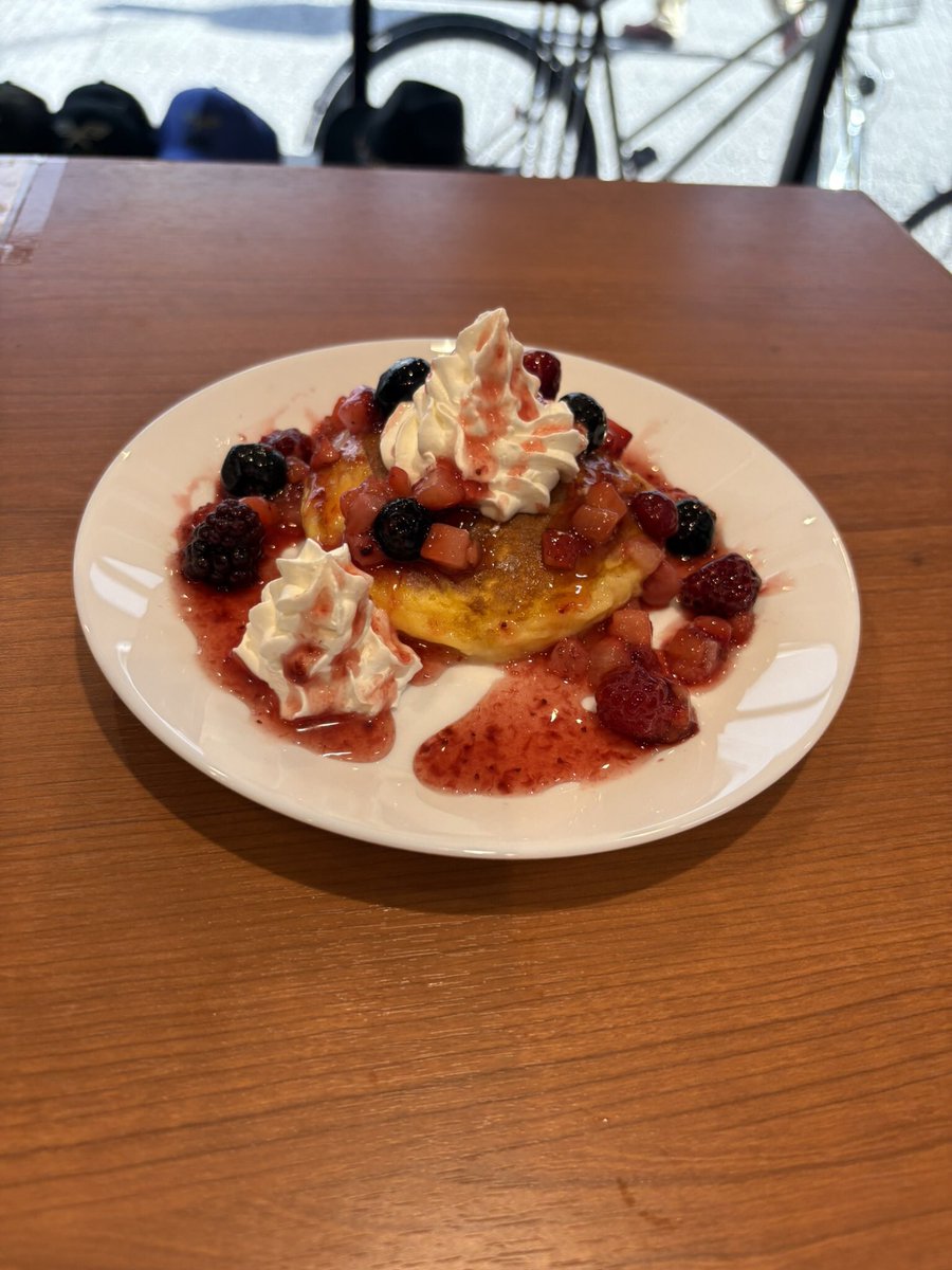 CafeSfbc's tweet image. おはよう御座います☀️
本日カフェ21時まで営業しています🤩
本日雨天で気分落ちやすいですが
そういう時は美味しいデザート如何でしょうか⁉️🫡
是非店頭お待ちしています‼️