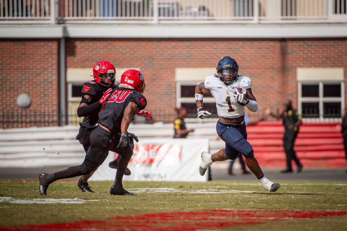 thecharpost's tweet image. .@JCSUFootball hasn’t played in a @CIAAForLife title game since 1972.
Or earned a berth in the NCAA Division II playoffs.
Both are reasonable expectations in 2025.
The Golden Bulls, who went 8-2 in '24, added key transfers to pair with a solid core. thecharlottepost.com/news/2025/07/1…