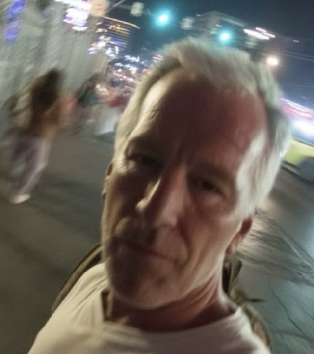 IS THAT WHO I THINK IT IS WITH PLASTIC SURGERY ON THE STREETS OF THAILAND AT 3AM?!?!?